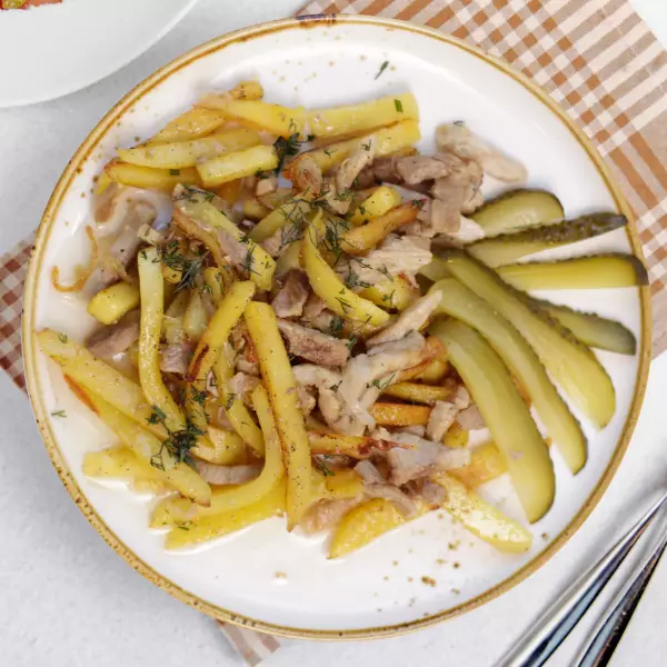Картофель жареный со свининой